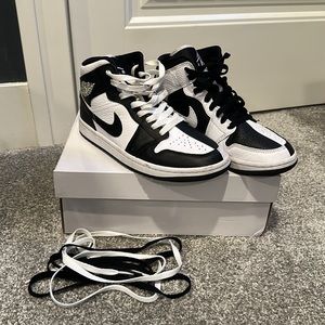 WMNS AIR JORDAN 1 MID SE